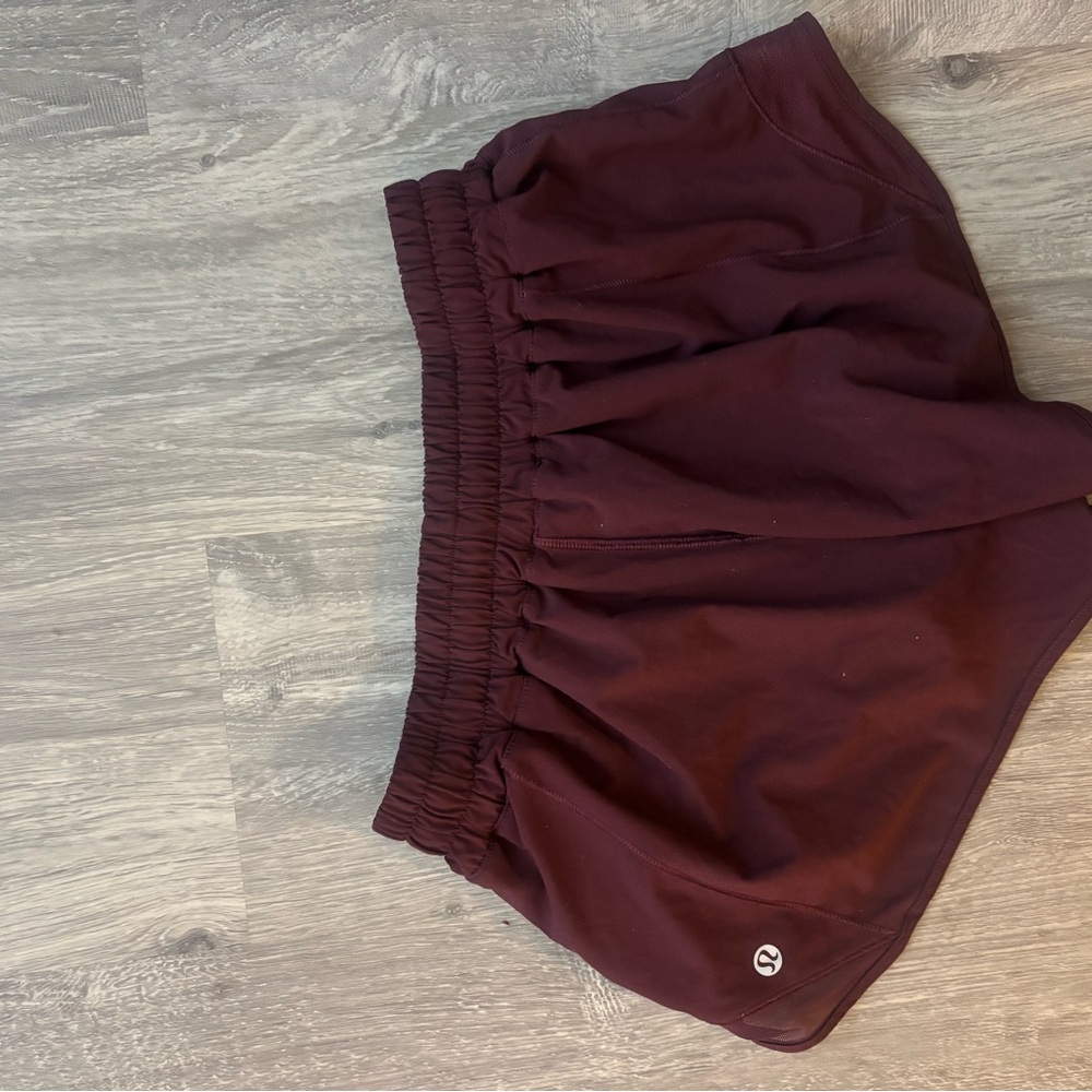 lululemon athletica hotty hot 2.5 inch Women's Dark Red Athletic Shorts